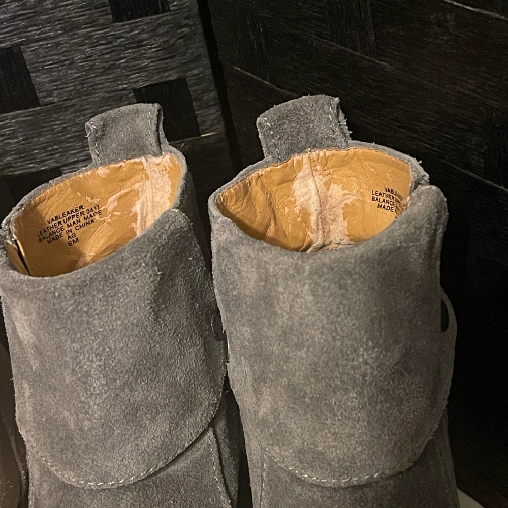 2 pair Nine West SZ6M Cowgirl Western Gray/ Taupe Suede Zip Ankle Boots READ - Picture 4 of 16